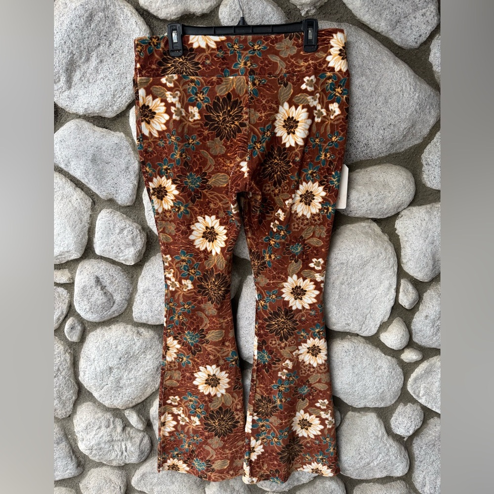 Shyanne Retro Floral Bell Bottoms - Picture 5 of 6
